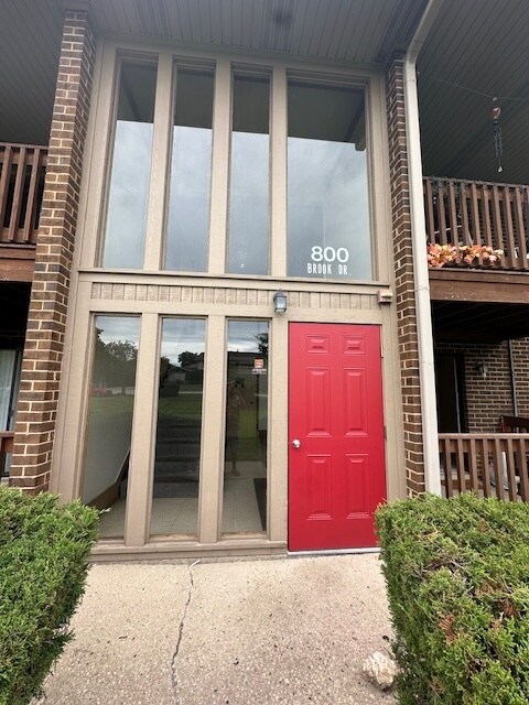 Building Photo - 800 Brook Dr