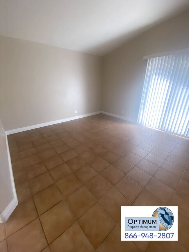 Building Photo - Charming 3-Bedroom, 2-Bathroom Home with E...