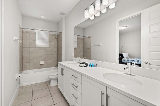 Building Photo - 301 Burma St