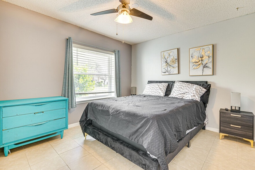Building Photo - 4955 Southfork Ranch Dr