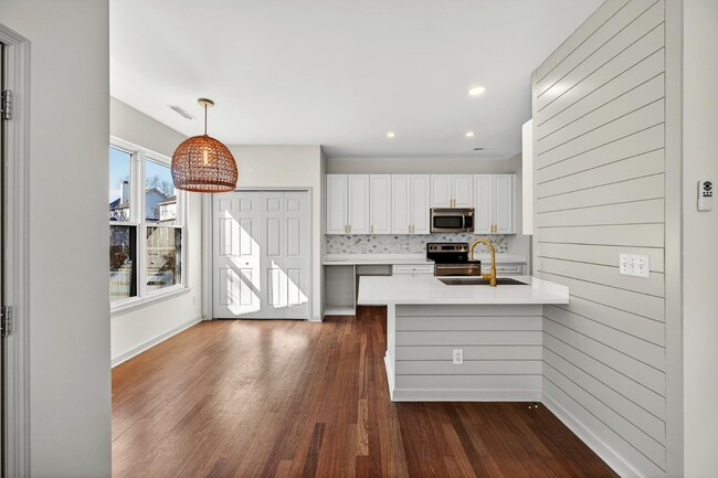 Building Photo - 1353 Black River Dr