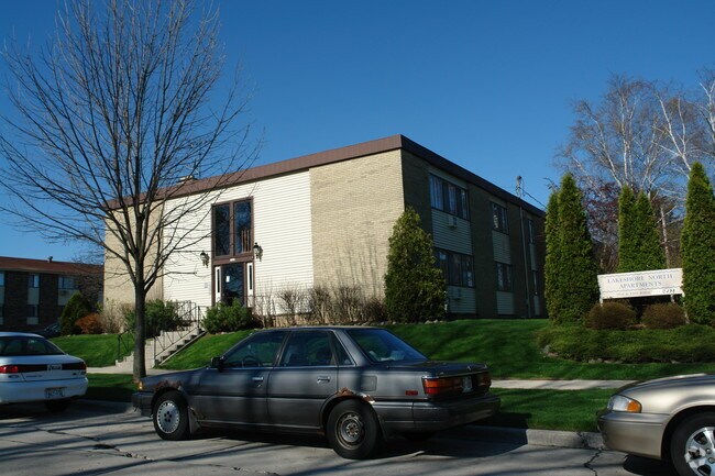 Building Photo - Lakeshore North Apartment Homes - 2748