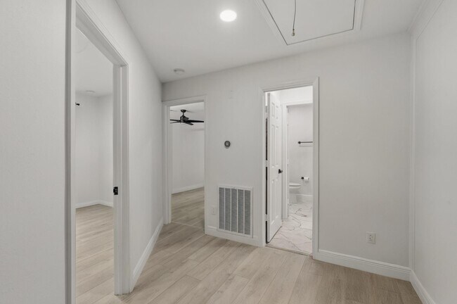 Building Photo - 9584 Doliver Dr