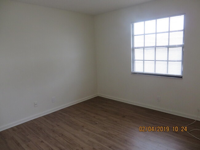 Building Photo - 2202 NE 4th St