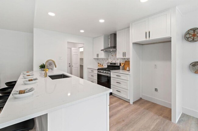 Building Photo - 10603 Cooper Hill Dr