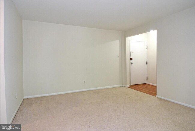 Building Photo - 3302 Woodburn Village Dr