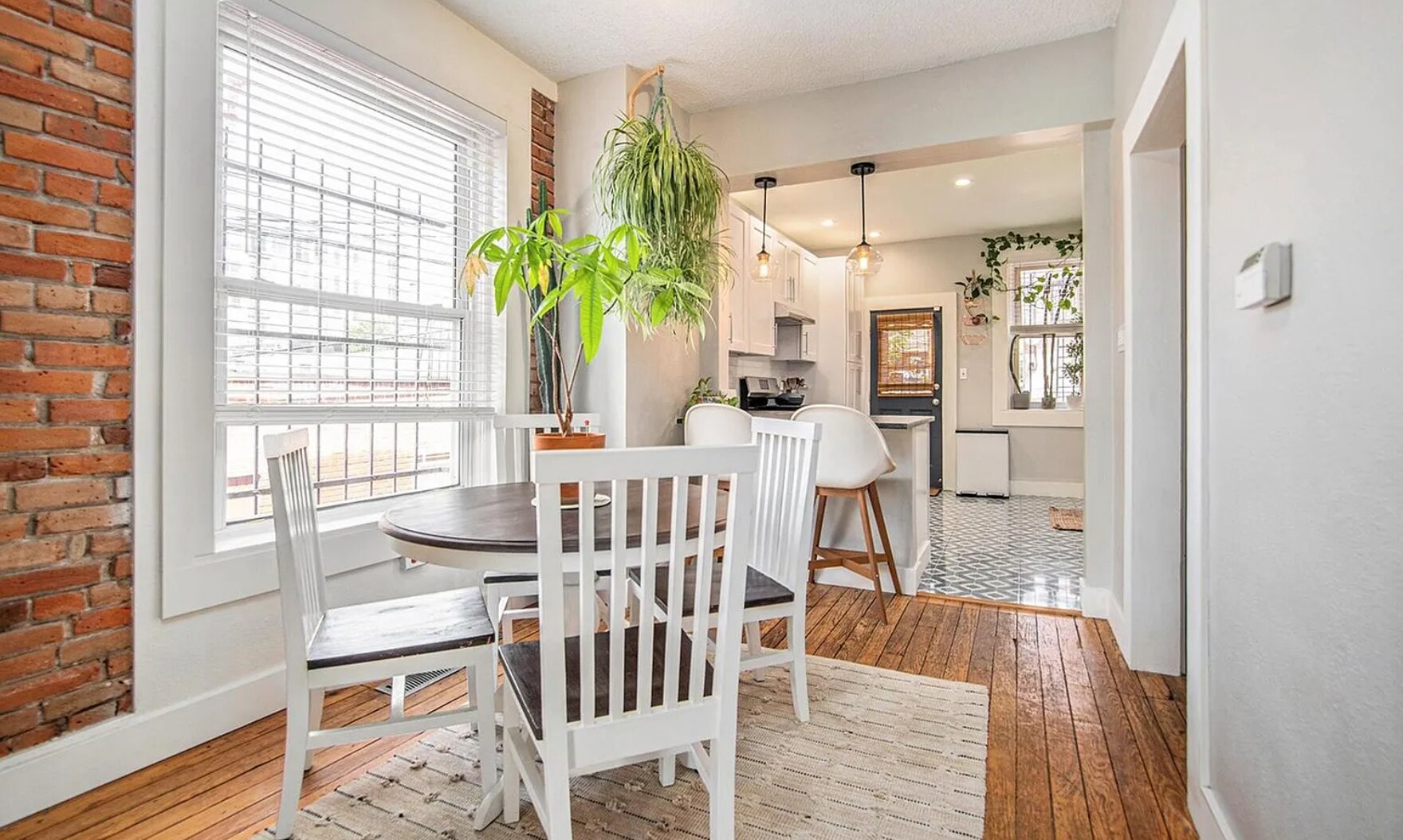 Building Photo - 121 E 8th Ave