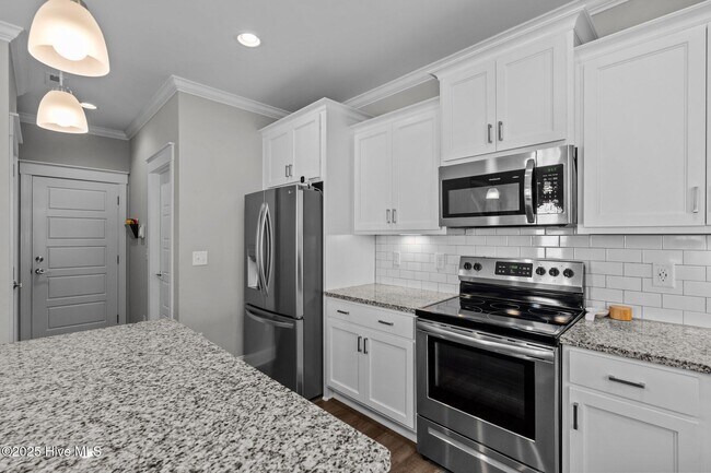 Building Photo - 594 E L Ives Dr