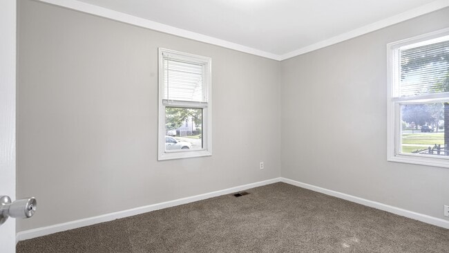 Building Photo - 1527 Merrill Ave