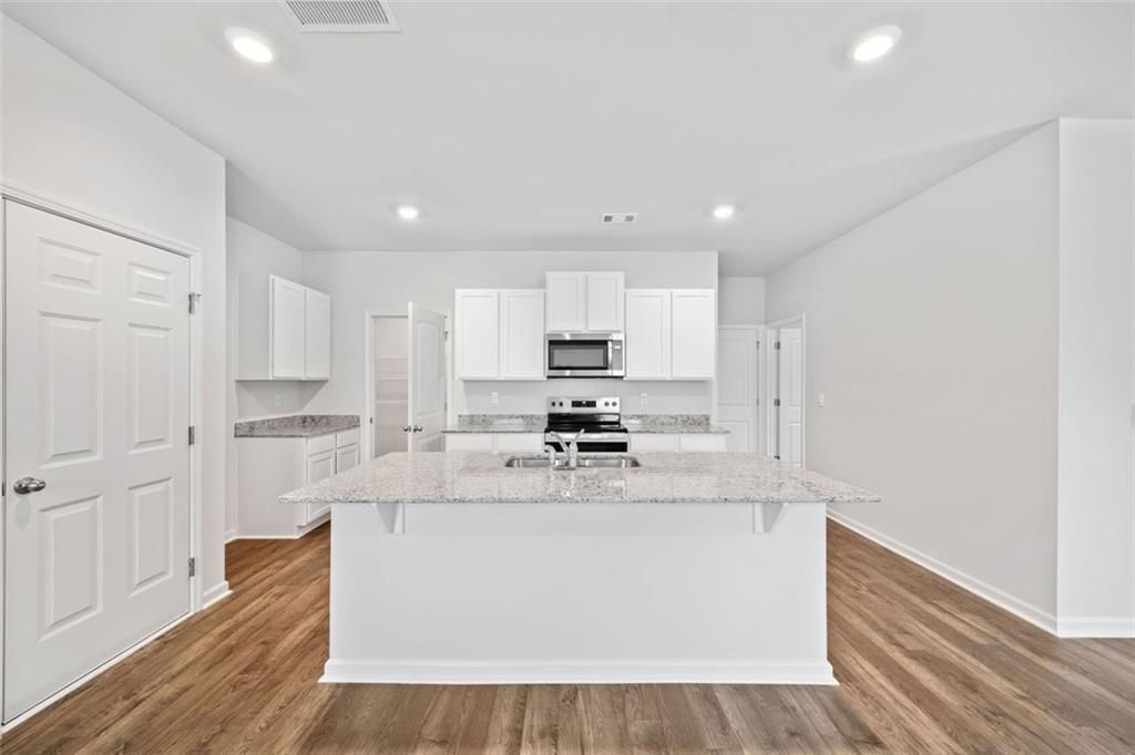 Building Photo - 283 White Cedar Dr