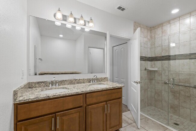 Building Photo - CLOSE TO EVERYTHING!