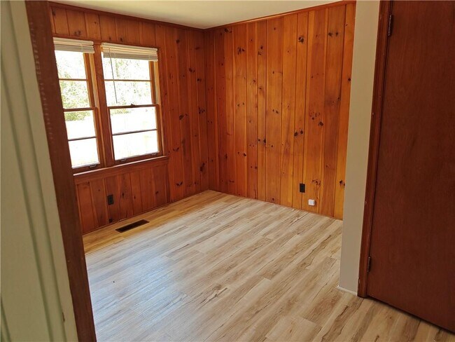 Building Photo - 810 Wesleyan Dr