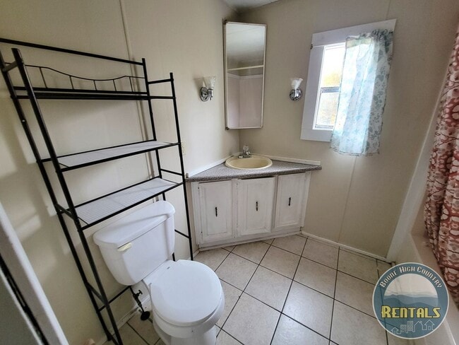 Building Photo - Cozy 2bd/1ba Home In Newland