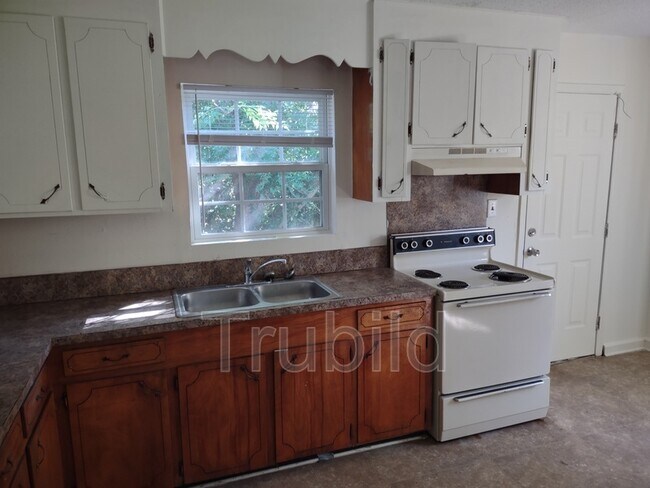 Building Photo - 5534 Flanders Ave