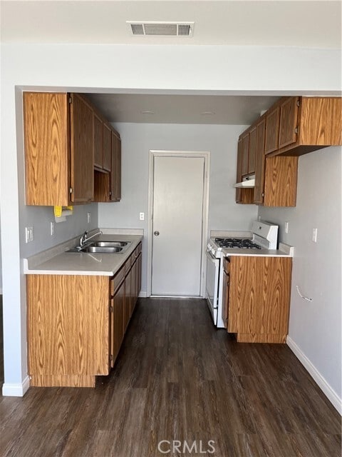 Building Photo - 589 Solano Dr