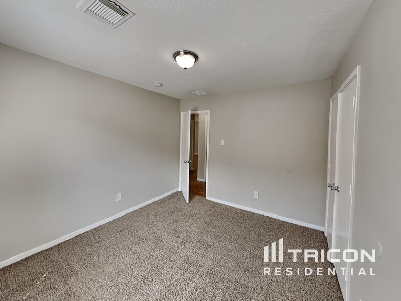 Building Photo - 21918 Willow Shade Ln