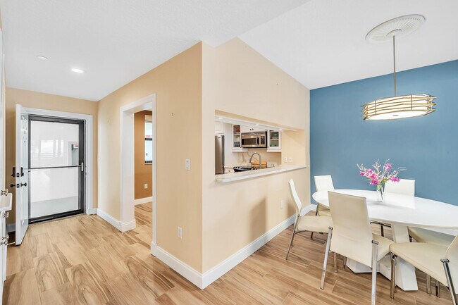 Building Photo - 827 Oak Harbour Dr