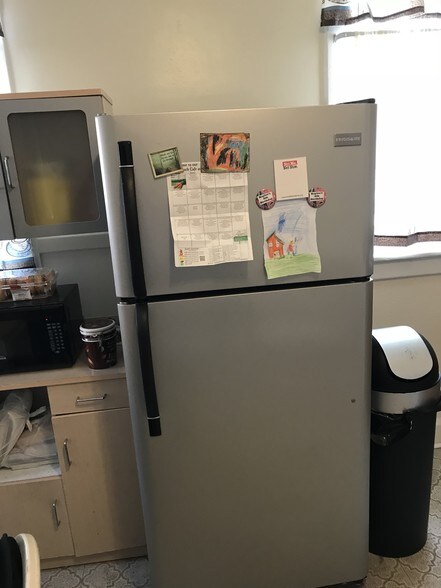 Building Photo - 639 Morris St