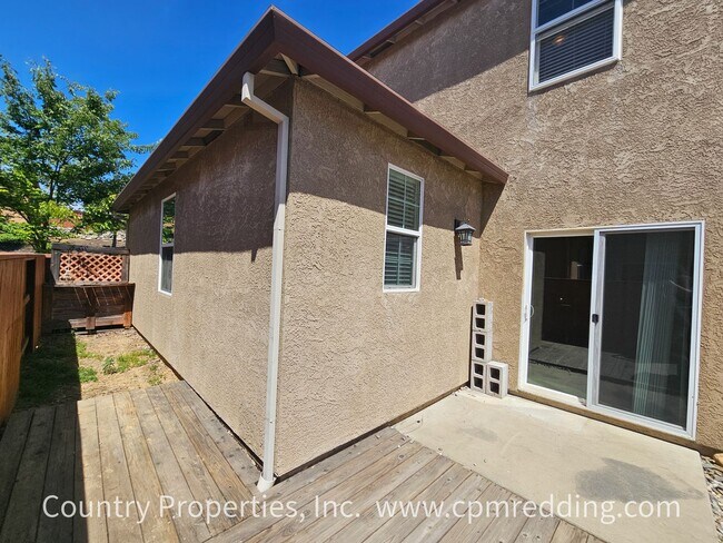 Building Photo - Spacious 5 Bedroom in the Heart of Redding!
