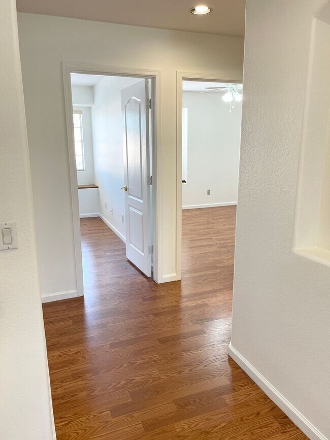 Building Photo - Stunning 4 Bedroom/2.5 Bath Home In Phoeni...