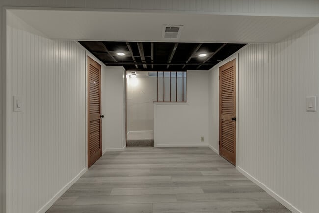 Building Photo - 1311 E Euclid Ave