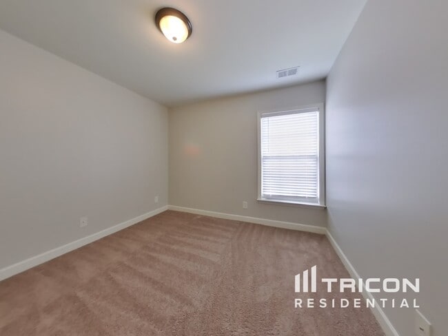 Building Photo - 3125 Hidden Creek Dr