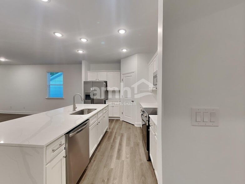 Building Photo - 1605 Soapstone Rd