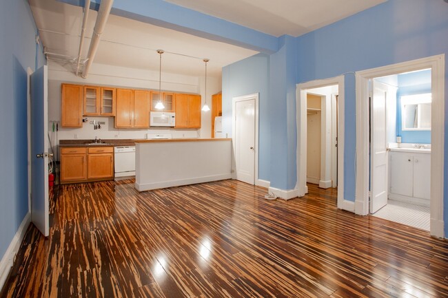 Primary Photo - Spacious 1 Bd in Adams Morgan // Storage I...