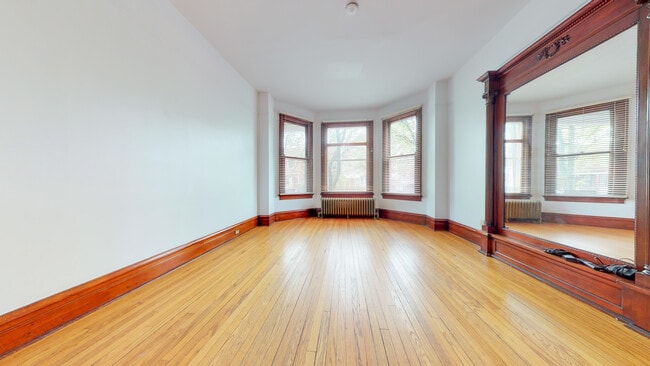 Building Photo - 1127 W George St
