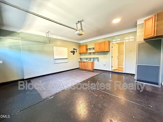Building Photo - 420 Cline Falls Dr