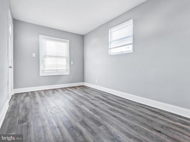 Building Photo - 211 Main St