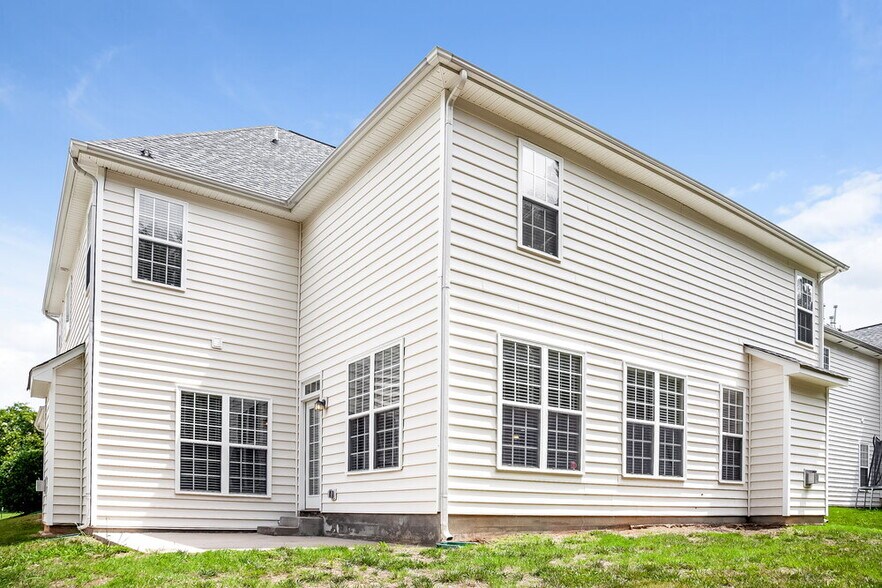 Building Photo - 10023 Montrose Dr