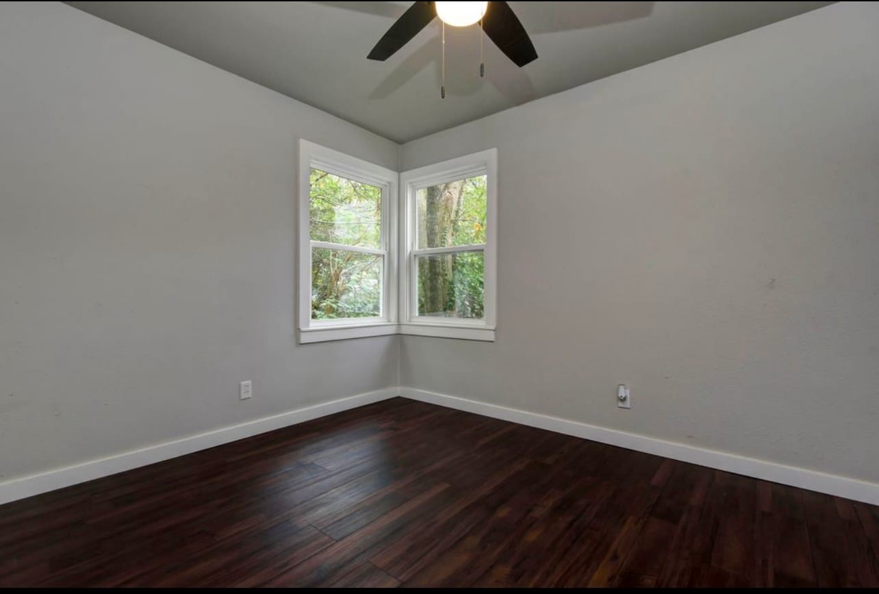 Building Photo - 740 S Warren Ave