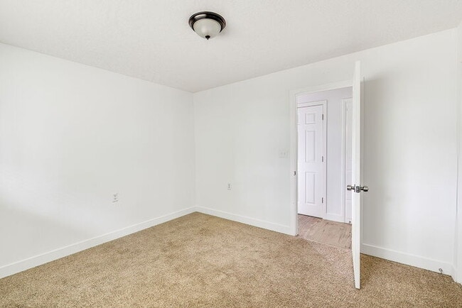 Building Photo - 2030 Ocean Beach Pl