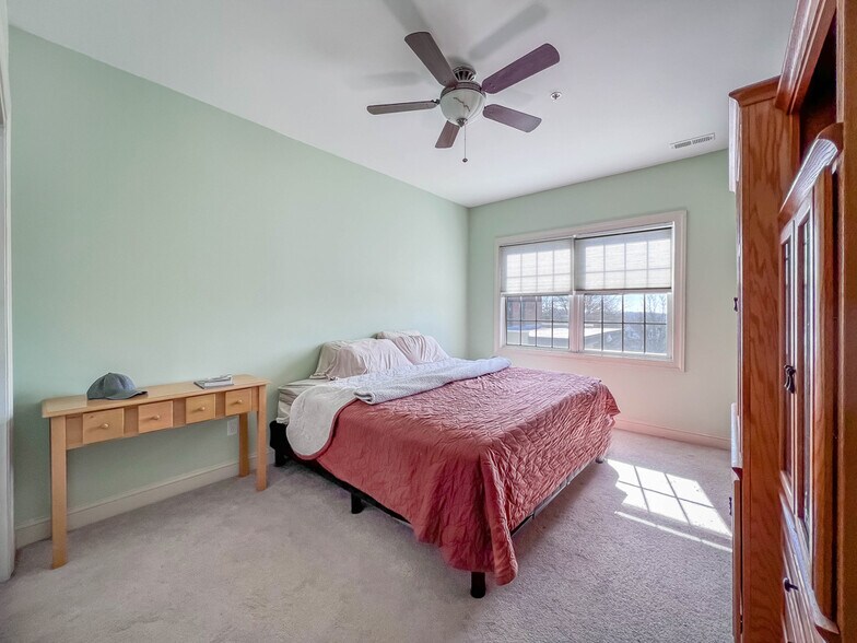 2nd Bedroom (1) - 83 S Hamilton St