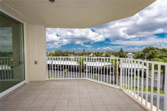Building Photo - 736 Island Way
