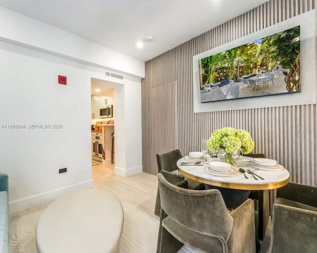 Building Photo - 100 Collins Ave