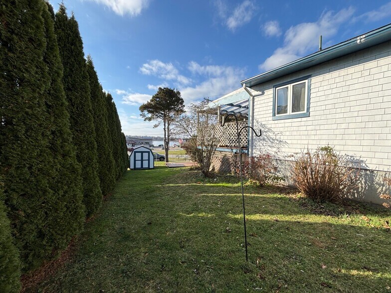 Building Photo - 29 Newport Ave