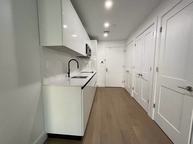 Building Photo - 1670 E 19th St