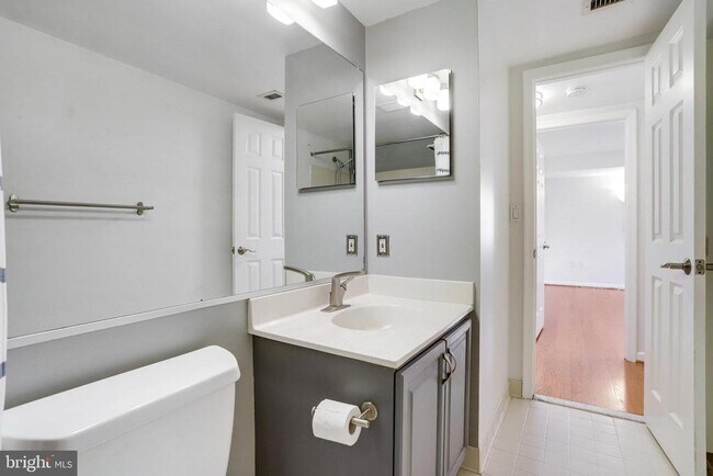 Building Photo - 545 E Braddock Rd