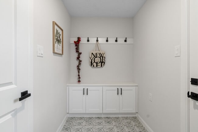 Building Photo - 6115 Lymbar Dr