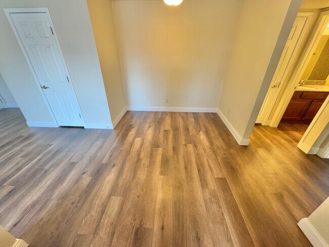 Building Photo - 4921 Indian River Dr