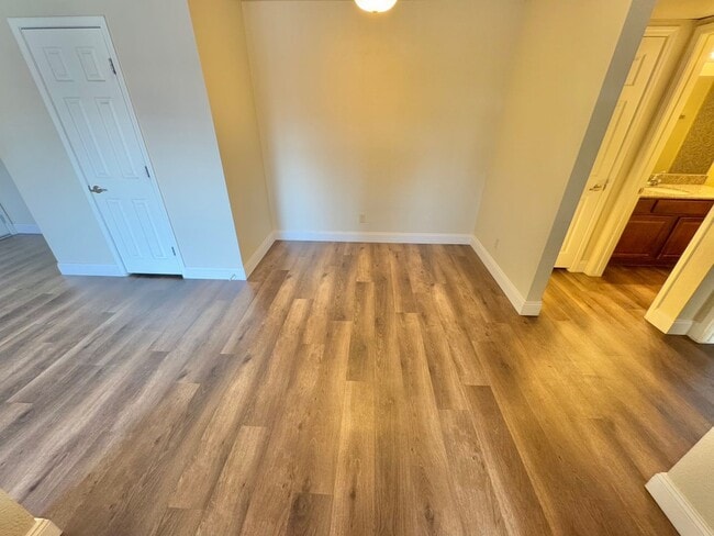 Building Photo - Charming 1-Bedroom Condo with Private Patio