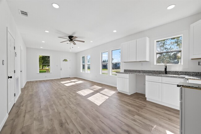 Building Photo - 301 E 3rd St