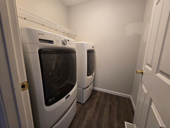 Building Photo - Spacious 4 Bedroom Duplex in North Normal ...