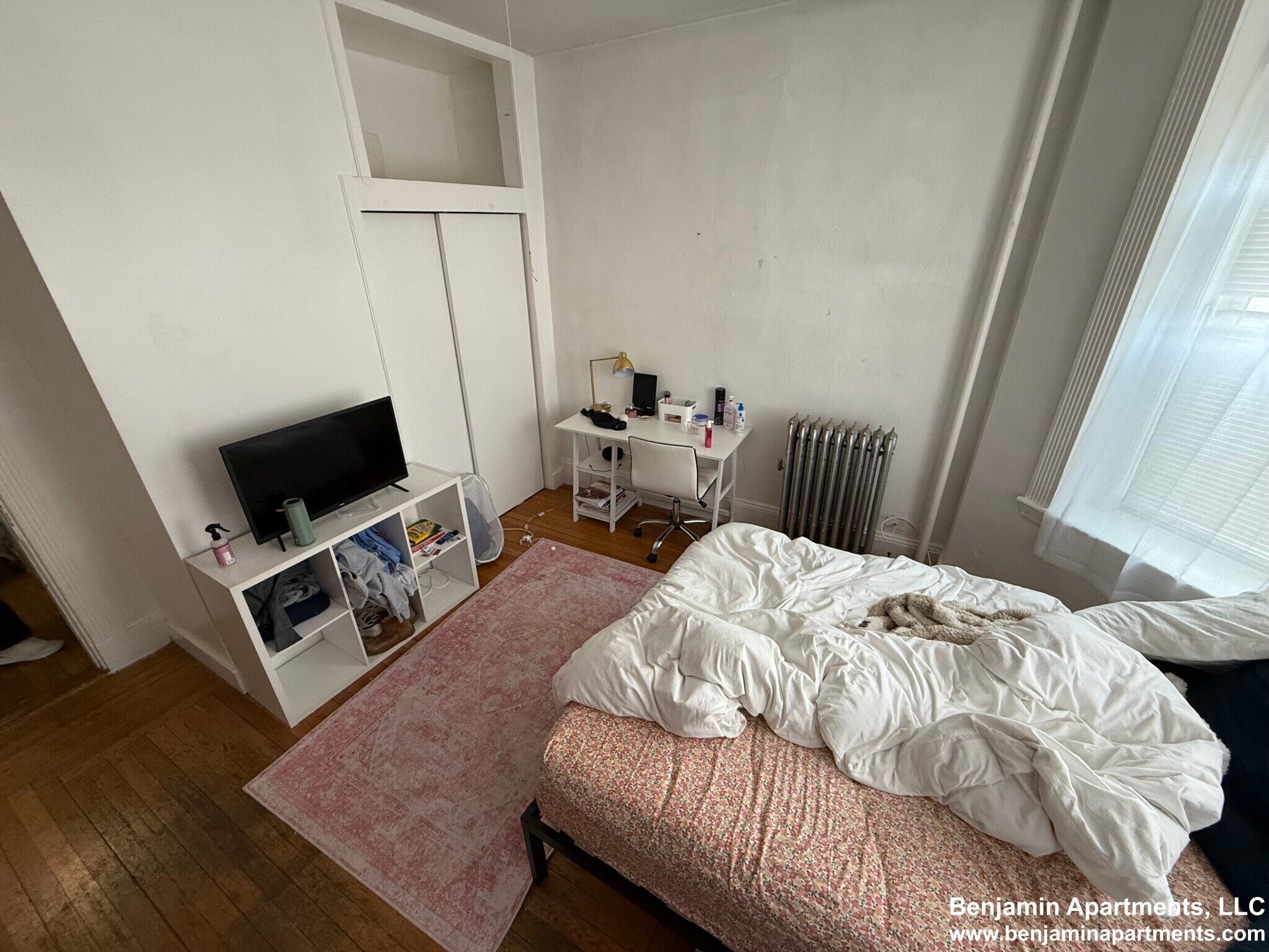 Building Photo - 463 Park Dr