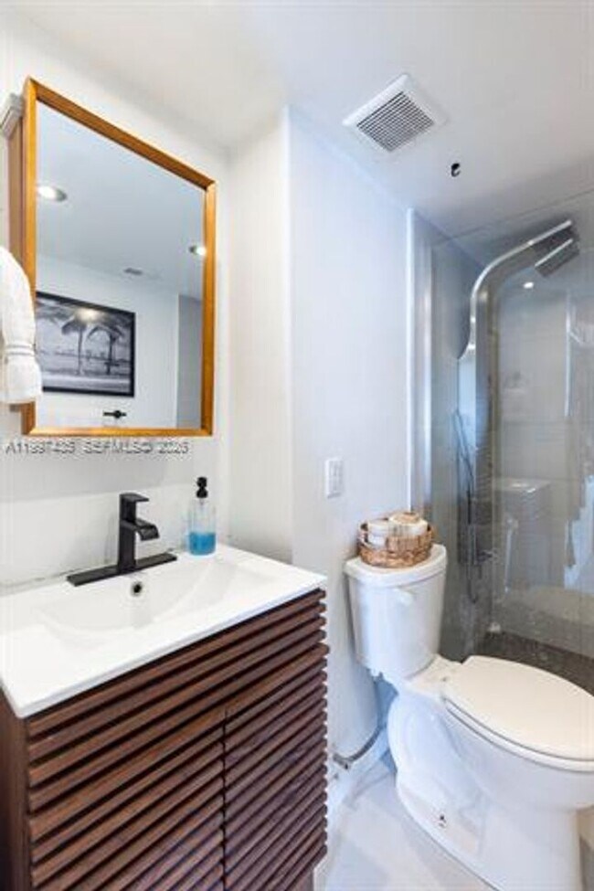 Building Photo - 6801 Indian Creek Dr