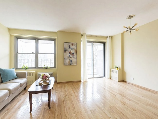 Building Photo - 501 Surf Ave