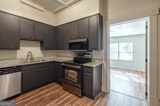 Building Photo - 243 Boulevard