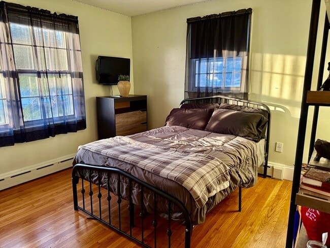 Building Photo - 12 Holiday Dr